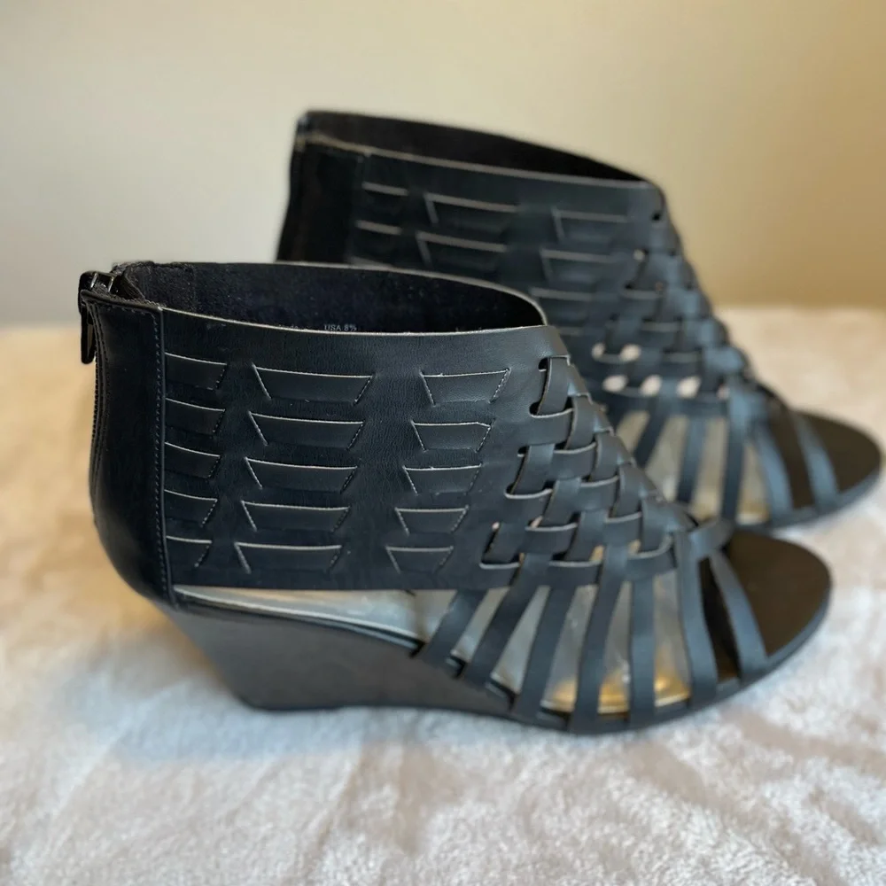 American Eagle Outfitters Black Woven Peep-Toe Wedge‎ Sandals Size 8.5 NWOT